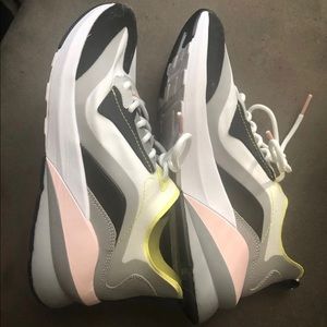 Fabletics tennis shoes